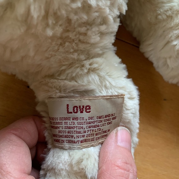 RUSS BERRIE & CO.| Sweet face “LOVE” Teddy Bear - Picture 6 of 8